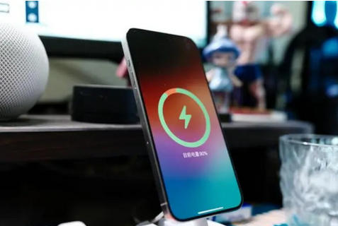 博白苹果15换屏服务分享用什么充电器给iPhone15充电更好 
